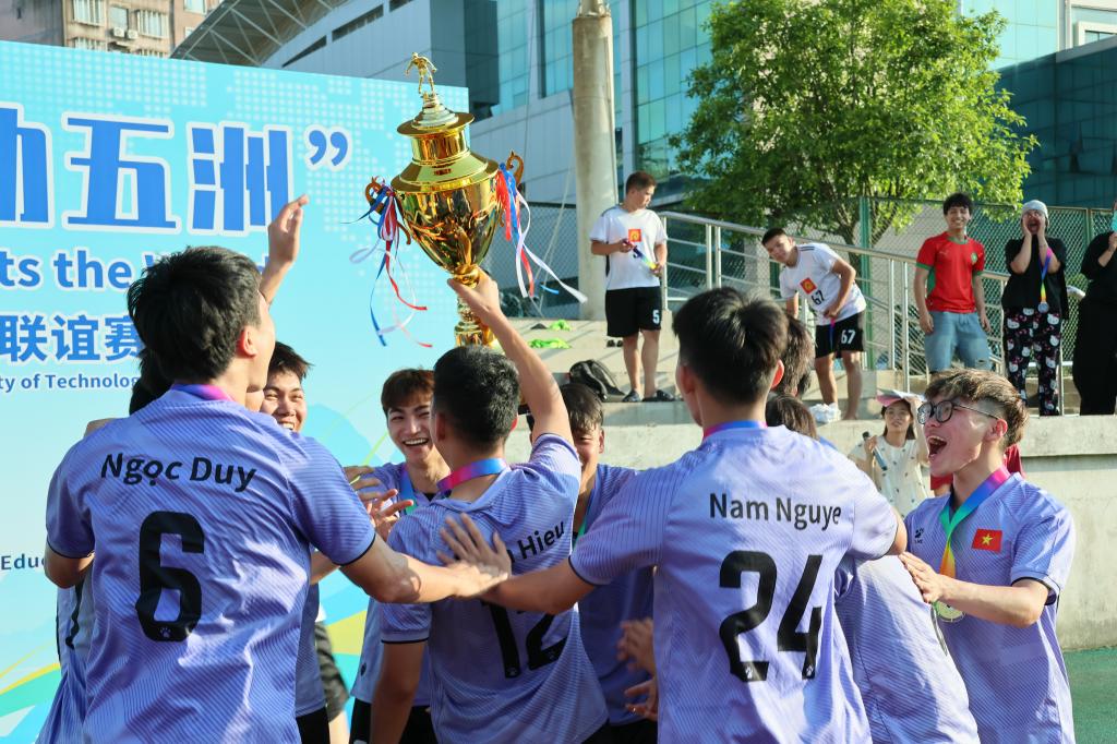 “七秩桂工・足动五洲”点点KG彩票第二届国际足球联谊赛