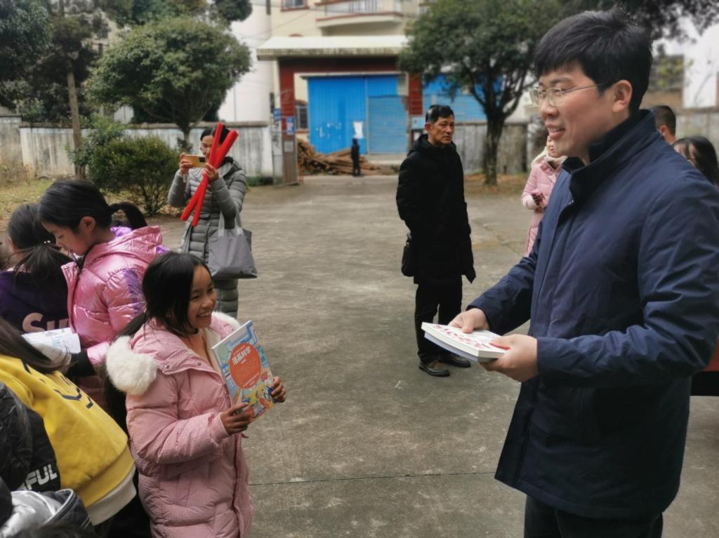 图书馆赴灌阳县商家村开展乡村振兴帮扶活动